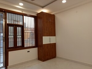 Room in 3 BHK Builder Floor at Mahavir Enclave 1 – for Rent