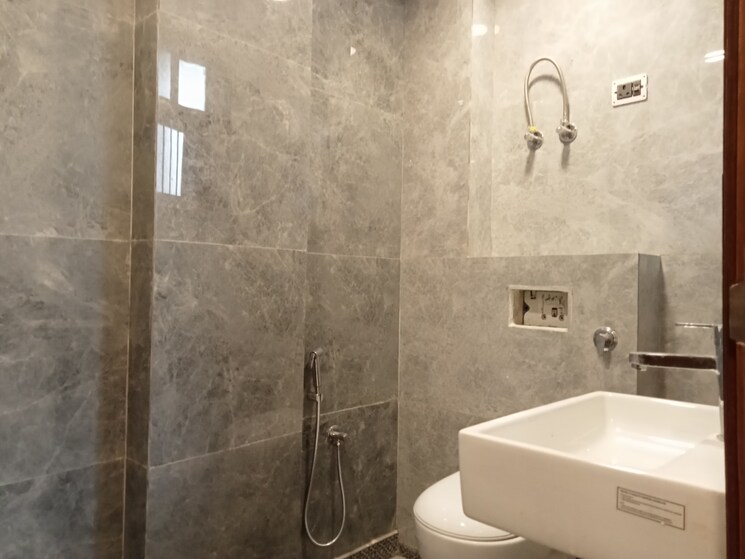 Bathroom, mahavir enclave 1 3 Bedroom 900 Sq.Ft. Builder Floor In Mahavir Enclave 1 Delhi 9343011