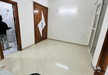 Team Area in 3 BHK Builder Floor at Sai Enclave Niti Khand, Niti Khand – for Sale