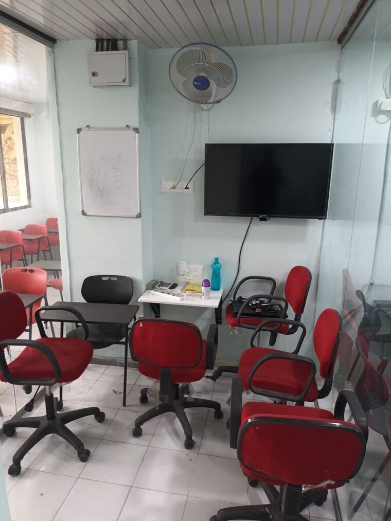 Team Area, sohrab-hall Commercial Office Space 1000 Sq.Ft. In Sangamvadi Pune 9342971