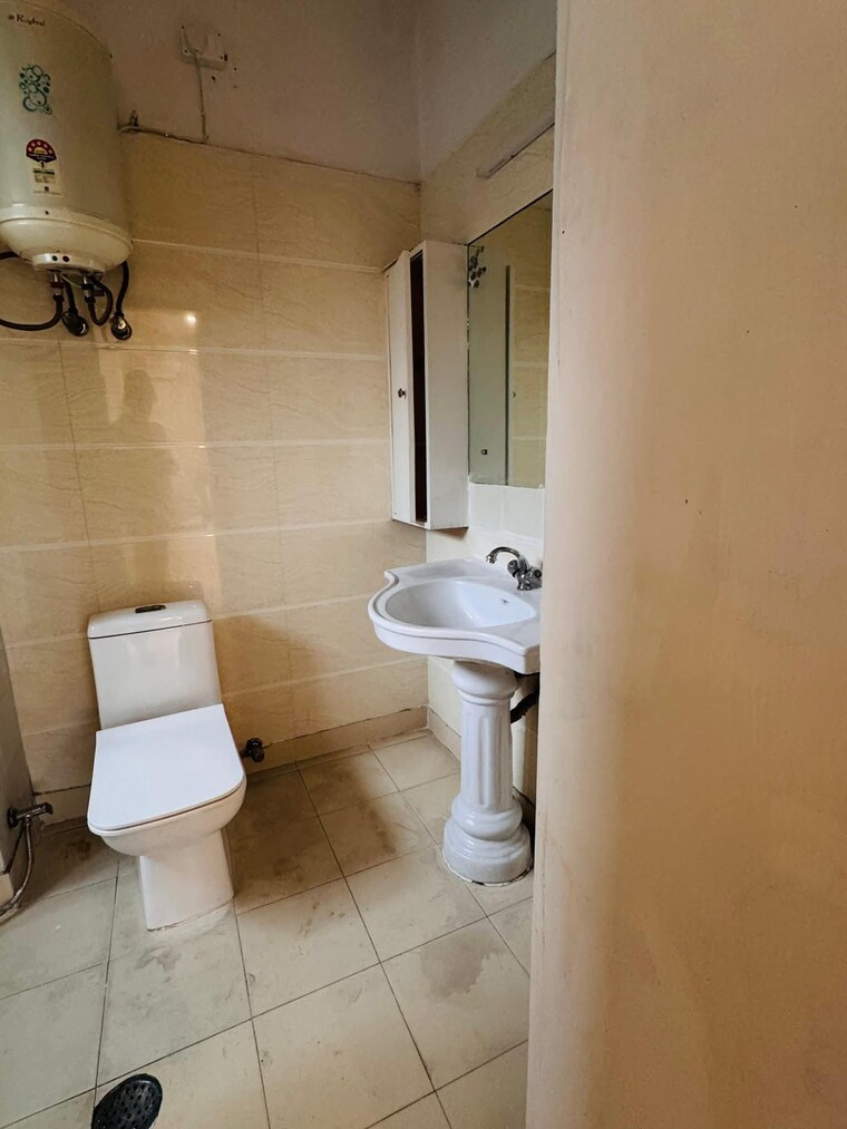 Bathroom, saket 2 Bedroom 1100 Sq.Ft. Apartment In Saket Delhi 9343032