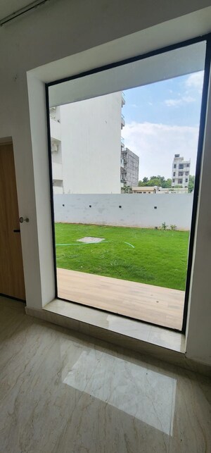 Room in 2 BHK Independent House at DLF Alameda, Sector 73 – for Rent