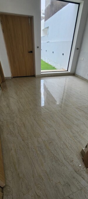 Room in 2 BHK Independent House at DLF Alameda, Sector 73 – for Rent