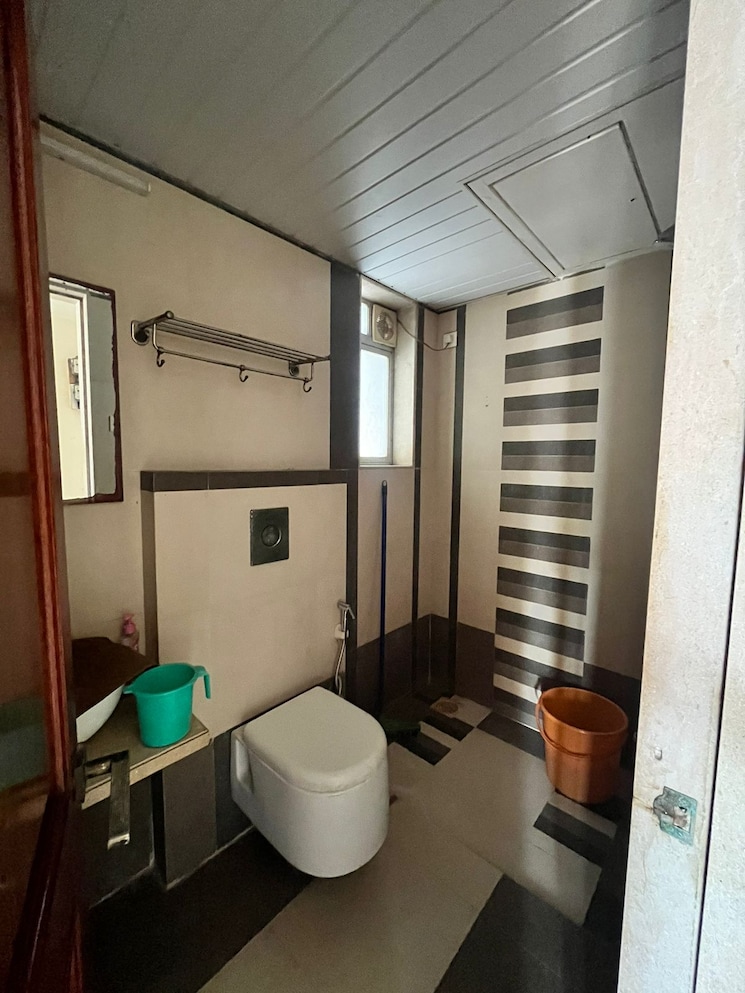 Bathroom, concrete-sai-srishti 4 Bedroom 1950 Sq.Ft. Apartment In Chembur Mumbai 9343031