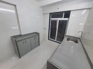 Room in 1 BHK Apartment at Bindra Complex, Andheri East – for Rent