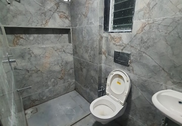 Bathroom in 1 BHK Apartment at Bindra Complex, Andheri East – for Rent