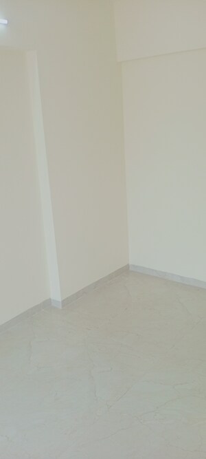 Room in 1 BHK Apartment at Bindra Complex, Andheri East – for Rent