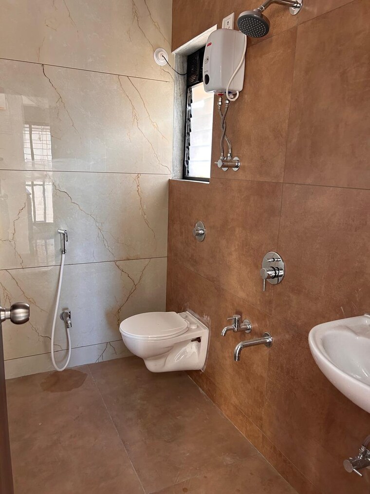 Bathroom, hiranandani-estate 3 Bedroom 950 Sq.Ft. Apartment In Ghodbunder Road Thane 9343051