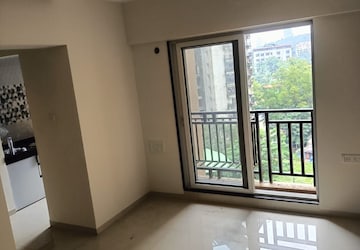 Room in 3 BHK Apartment at Hiranandani Estate, Ghodbunder Road – for Rent