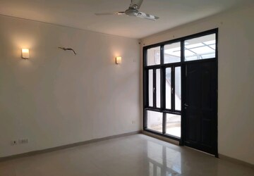 Room in 3 BHK Builder Floor at South City 2 – for Rent