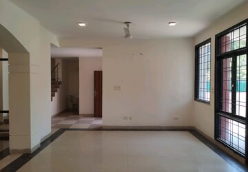 Room in 3 BHK Builder Floor at South City 2 – for Rent