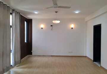Room in 3 BHK Builder Floor at South City 2 – for Rent