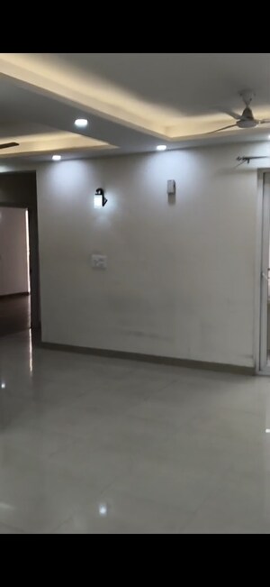 Room in 3 BHK Apartment at Ratan Pearls, Sector 16 Greater Noida – for Sale