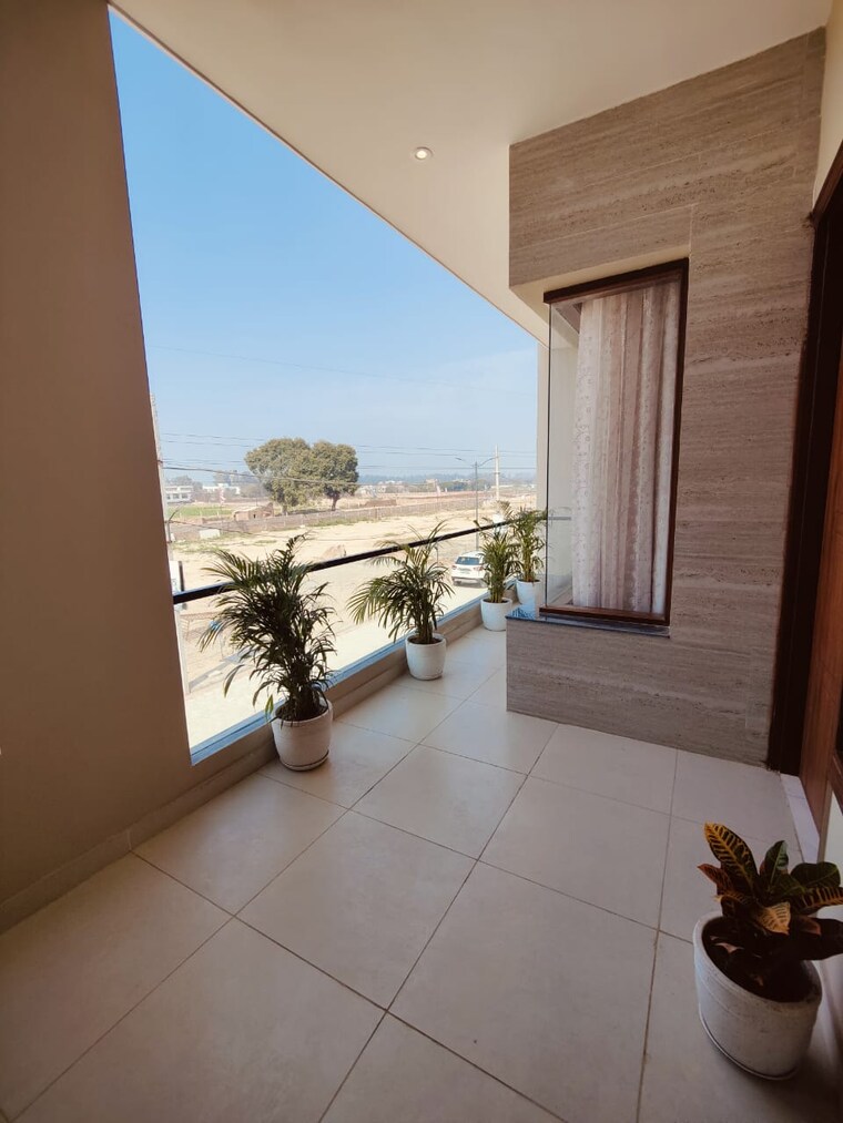 Room, shri-northview-avenue 3.5 Bedroom 125 Sq.Yd. Villa In Dyalpur Zirakpur 9343116