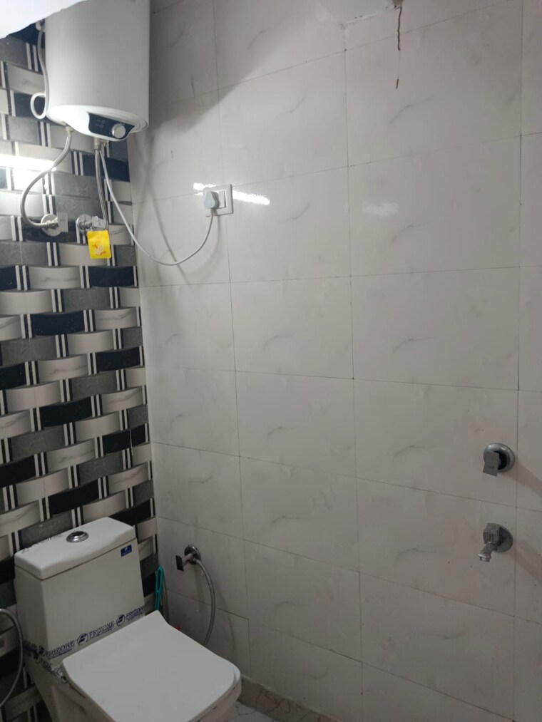 Bathroom, lajpat nagar 4 1 Bedroom 678 Sq.Ft. Builder Floor In Lajpat Nagar 4 Delhi 9343074