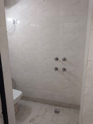 Bathroom in 1 BHK Builder Floor at Lajpat Nagar 4 – for Rent