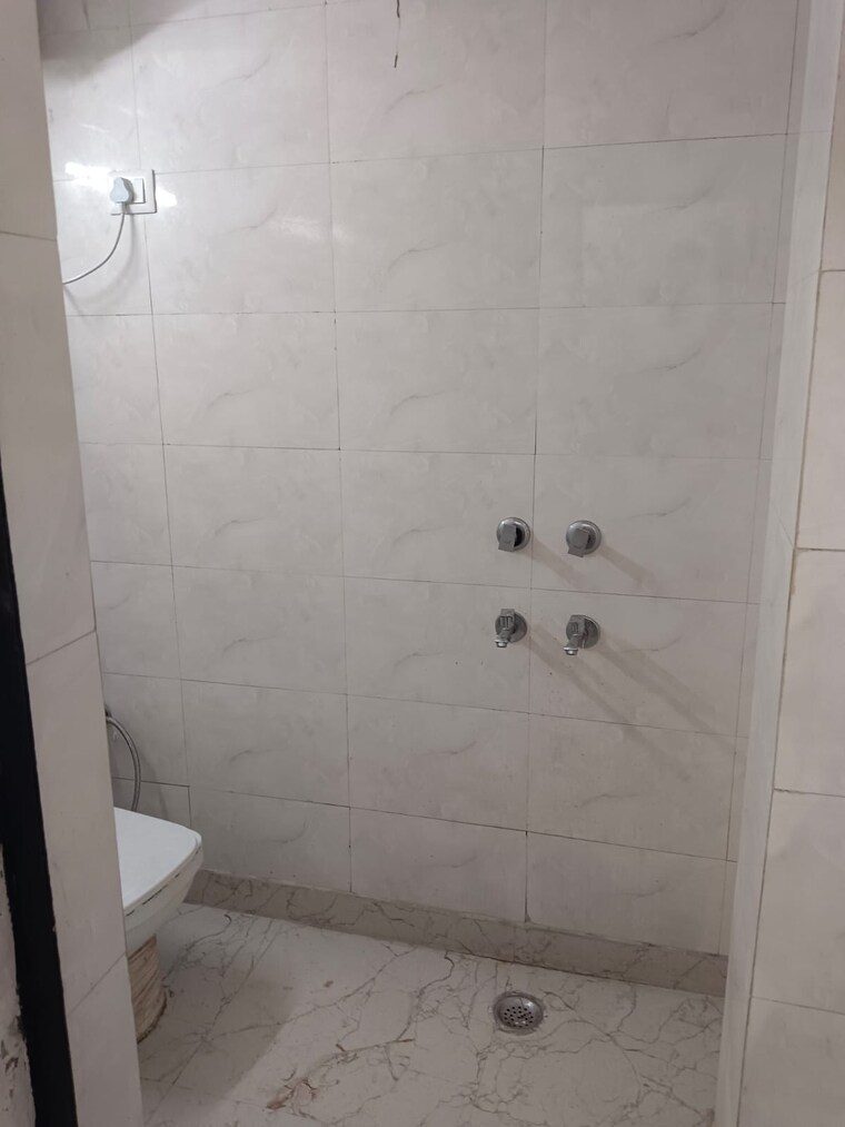 Bathroom, lajpat nagar 4 1 Bedroom 678 Sq.Ft. Builder Floor In Lajpat Nagar 4 Delhi 9343074