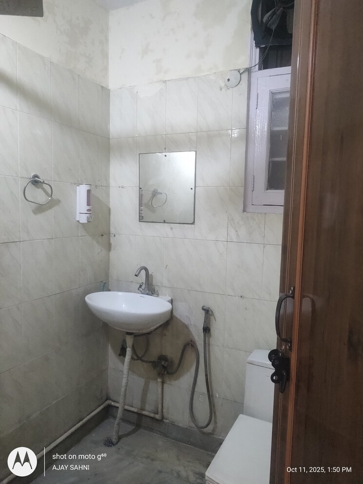 Bathroom, mehrauli 2 Bedroom 900 Sq.Ft. Builder Floor In Mehrauli Delhi 9343124