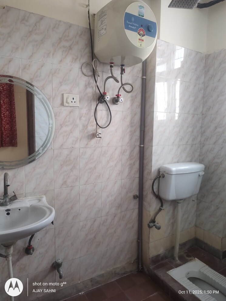 Bathroom, mehrauli 2 Bedroom 900 Sq.Ft. Builder Floor In Mehrauli Delhi 9343124