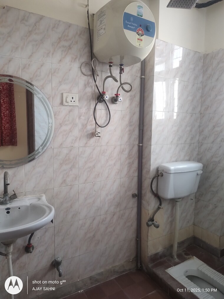 Bathroom, mehrauli 2 Bedroom 900 Sq.Ft. Builder Floor In Mehrauli Delhi 9343124