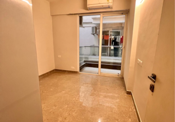 Room in 3 BHK Apartment at Signature Global City, Sector 37d – for Sale