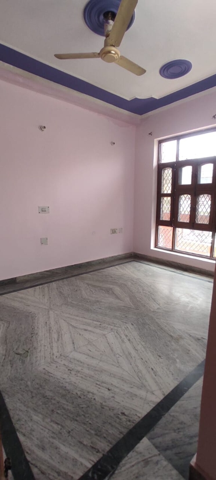 Room, rwa-apartments-sector-50 3 Bedroom 115 Sq.Mt. Independent House In Sector 50 Noida 9343441