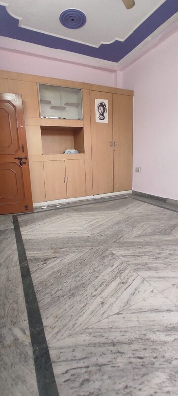 Room in 3 BHK Independent House at RWA Apartments Sector 50, Sector 50 – for Rent