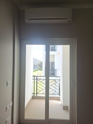 Room in 2.5 BHK Apartment at Central Park Cerise Suites, Sohna Sector 33 – for Rent