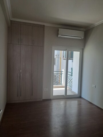 Room in 2.5 BHK Apartment at Central Park Cerise Suites, Sohna Sector 33 – for Rent