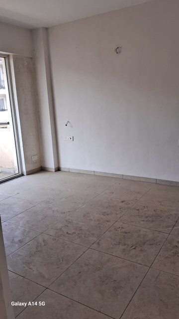 Room in 3 BHK Apartment at Sushma Valencia, International Airport Road – for Sale