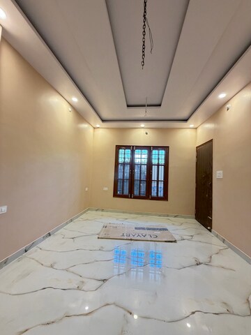Room in 2 BHK Independent House at Gomti Nagar – for Rent
