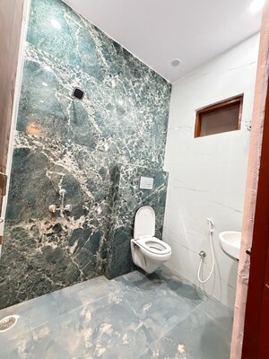 Bathroom in 2 BHK Independent House at Gomti Nagar – for Rent