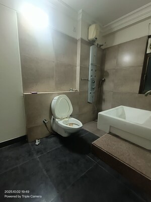 Bathroom in 4 BHK Apartment at Jodhpur – for Rent