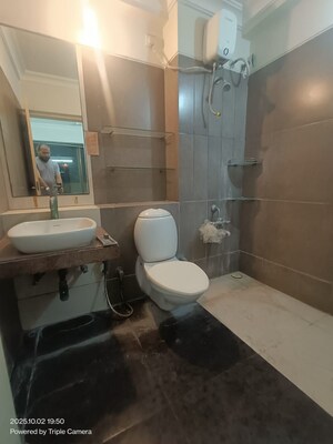 Bathroom in 4 BHK Apartment at Jodhpur – for Rent