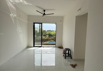 Room in 2.5 BHK Apartment at Runwal Gardens Phase I, Kalyan Shilphata Road – for Rent