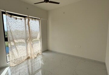 Room in 2.5 BHK Apartment at Runwal Gardens Phase I, Kalyan Shilphata Road – for Rent
