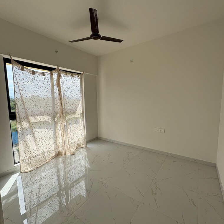 Room, runwal-gardens-phase-i 2.5 Bedroom 736 Sq.Ft. Apartment In Kalyan Shilphata Road Thane 9343490