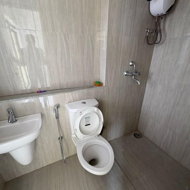 Bathroom, runwal-gardens-phase-i 2.5 Bedroom 736 Sq.Ft. Apartment In Kalyan Shilphata Road Thane 9343490