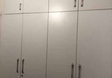 Furnished Amenities in 4 BHK Apartment at Sector 77 – for Rent