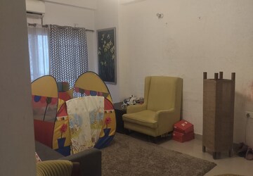 Living Room in 4 BHK Apartment at Sector 77 – for Rent