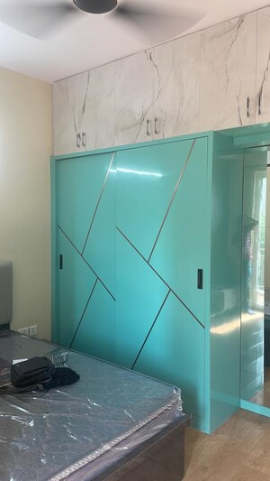 Furnished Amenities in 3 BHK Apartment at BPTP Floors, Sector 70 – for Rent