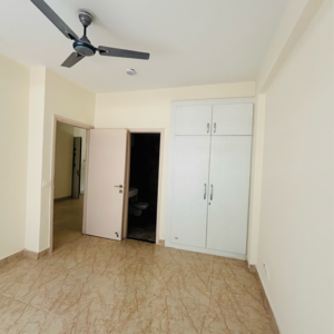 Room in 3 BHK Apartment at BPTP Astaire Gardens, Sector 70a – for Rent