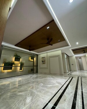 Room in 3 BHK Apartment at Prithviraj Road – for Rent