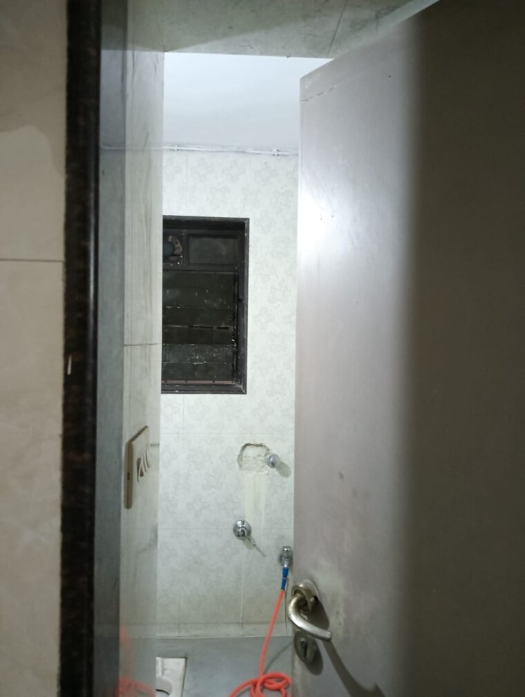 Bathroom, adarsh-chs-vasant-vihar 2 Bedroom 660 Sq.Ft. Apartment In Vasant Vihar Thane 9343534
