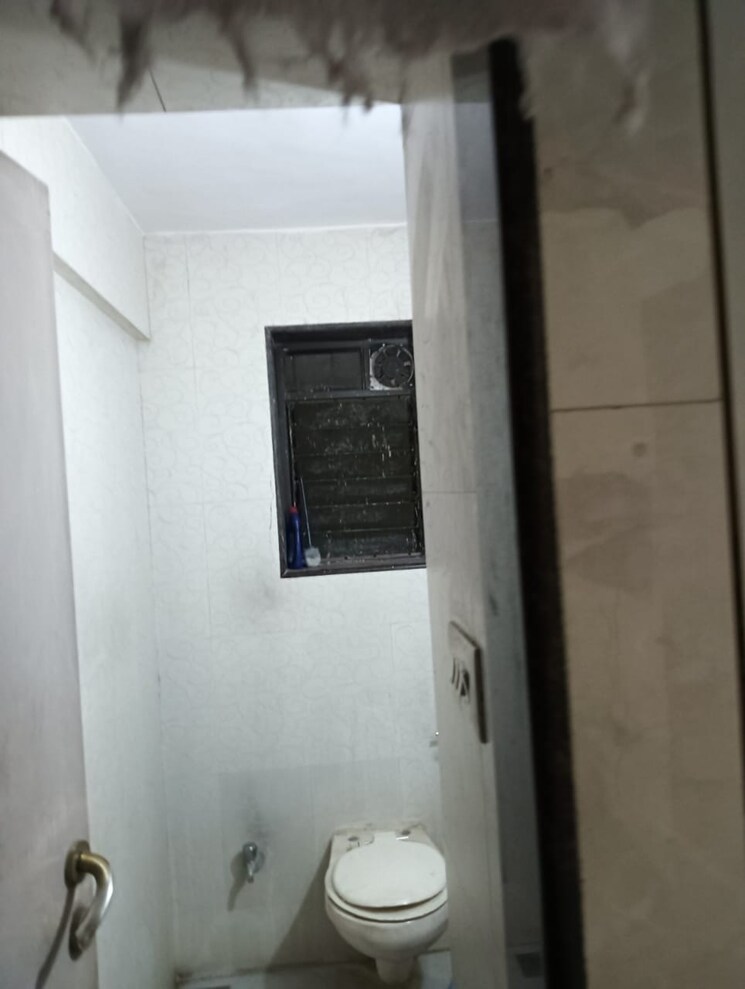 Bathroom, adarsh-chs-vasant-vihar 2 Bedroom 660 Sq.Ft. Apartment In Vasant Vihar Thane 9343534