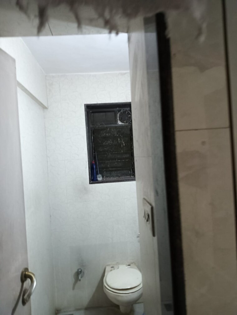 Bathroom, adarsh-chs-vasant-vihar 2 Bedroom 660 Sq.Ft. Apartment In Vasant Vihar Thane 9343534