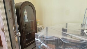 Furnished Amenities in 2 BHK Apartment at Gold Mist Apartments	 Santacruz, Santacruz East – for Rent