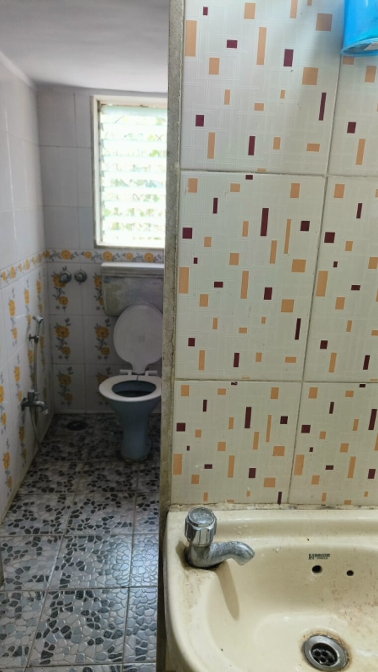Bathroom, gold-mist-apartments-santacruz 2 Bedroom 700 Sq.Ft. Apartment In Santacruz East Mumbai 9343585