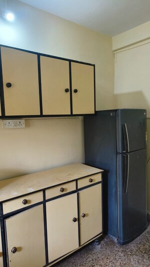 Furnished Amenities in 2 BHK Apartment at Gold Mist Apartments	 Santacruz, Santacruz East – for Rent