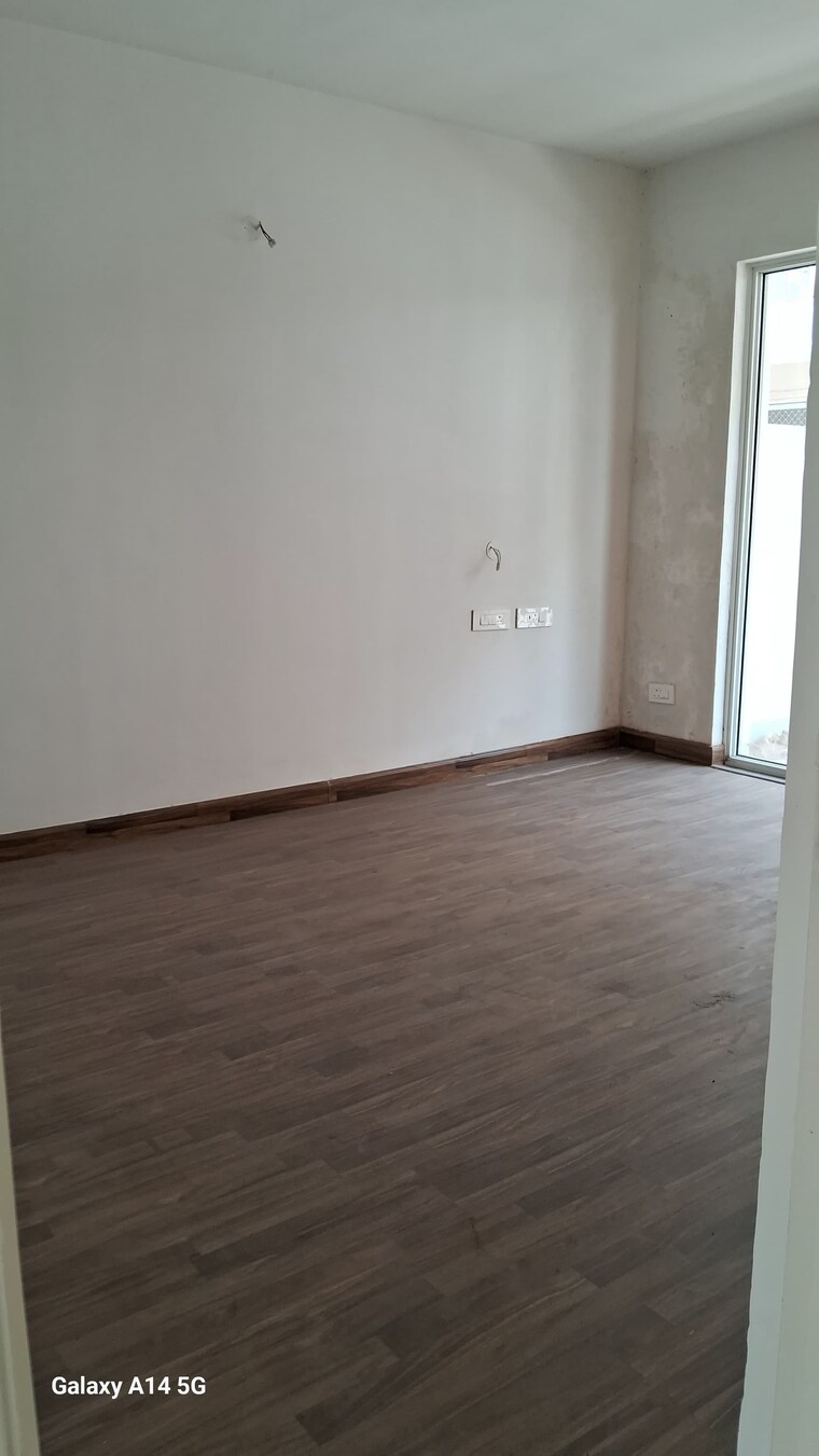 Room, sushma-valencia 3.5 Bedroom 244 Sq.Ft. Apartment In International Airport Road Zirakpur 9343723
